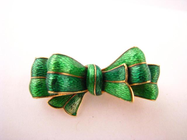 Appraisal: K yellow gold Tiffany Co enameled pin ribbon bow motif