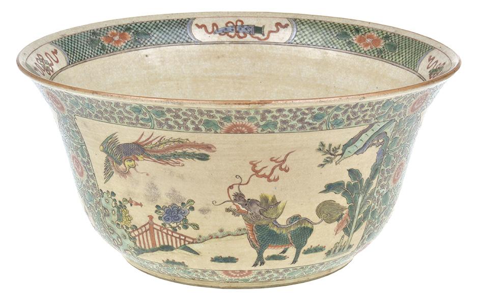 Appraisal: A LARGE FAMILLE VERT BOWL POSSIBLY KANGXI PERIOD - external