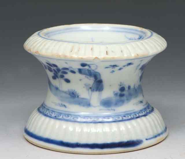 Appraisal: A CHINESE PORCELAIN TRENCHER SALT Yongzheng or early Qianlong of