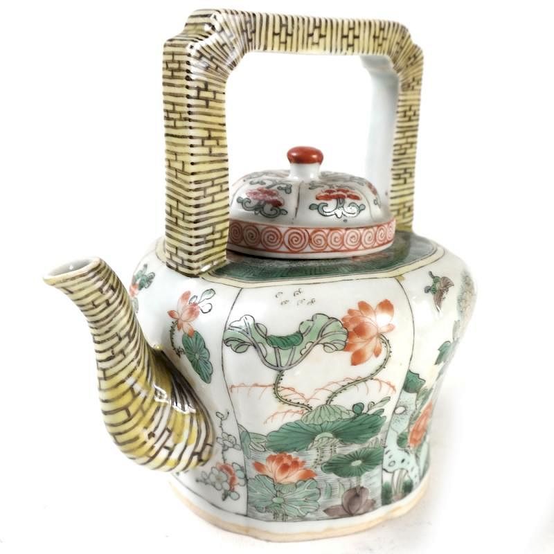 Appraisal: A Chinese Porcelain Teapot A Chinese porcelain teapot in th