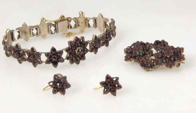 Appraisal: A quantity of garnet set jewellery comprising a bracelet the