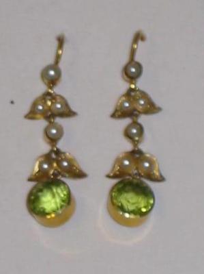 Appraisal: A PAIR OF EDWARDIAN PERIDOT AND SEED PEARL EARRINGS the