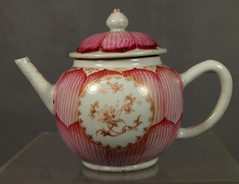 Appraisal: Chinese Export porcelain teapot bulbous body with concentric rings of