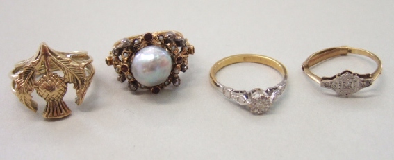 Appraisal: A cultured pearl rose diamond and garnet set dress ring