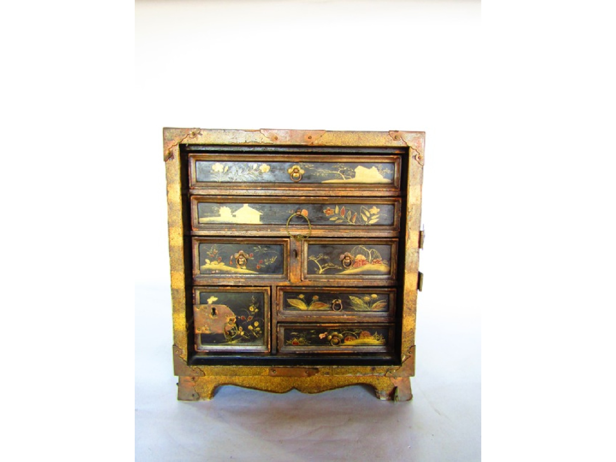 Appraisal: A late th early th century Japanese lacquered cabinet of