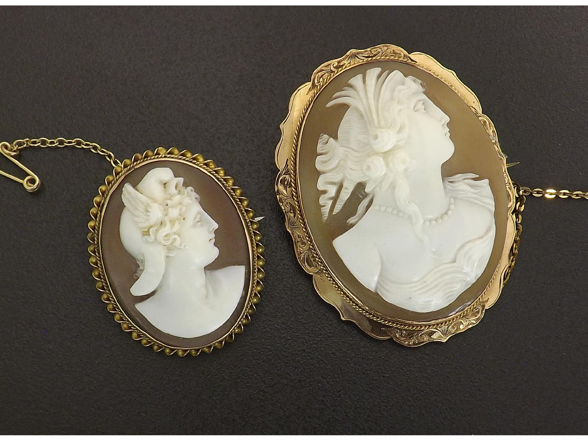 Appraisal: ct mounted oval cameo brooch depicting a profile portrait of