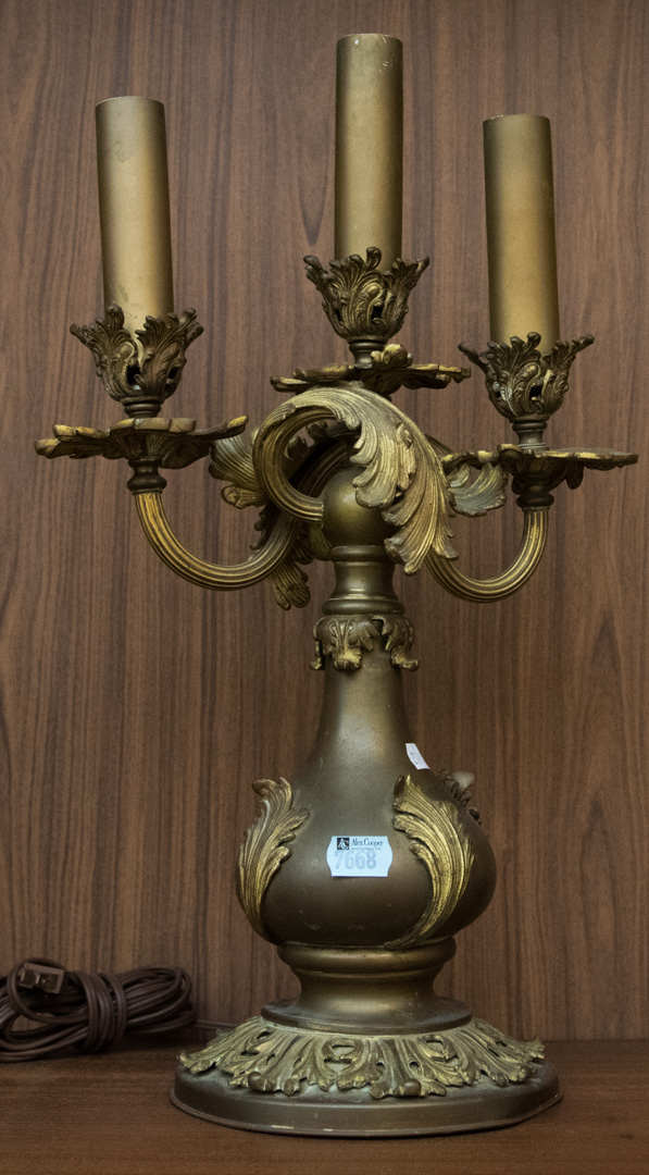 Appraisal: Bronze table lamp