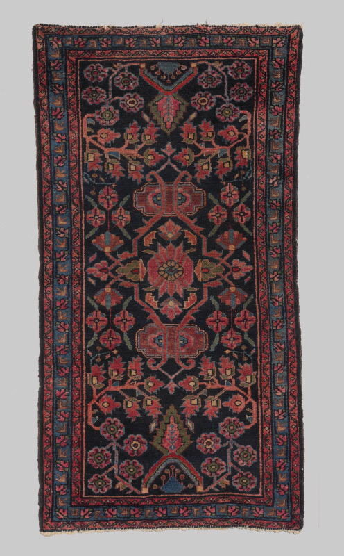 Appraisal: APPROX - YR OLD PERSIAN HAMADAN HAND KNOTTED WOOL RUG