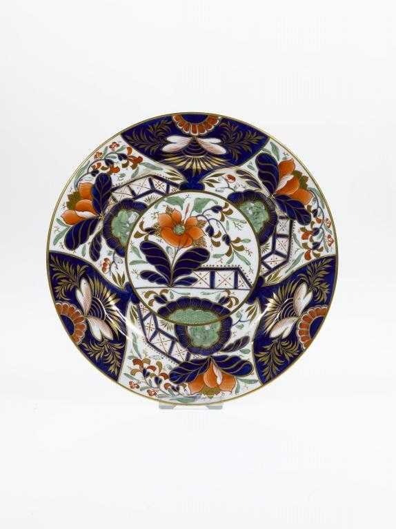 Appraisal: A DERBY JAPAN PATTERN PLATE boldly decorated in a rich