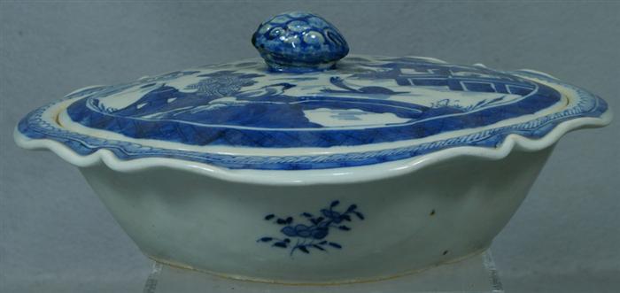 Appraisal: Chinese Canton oval vegetable dish c approximately l x w