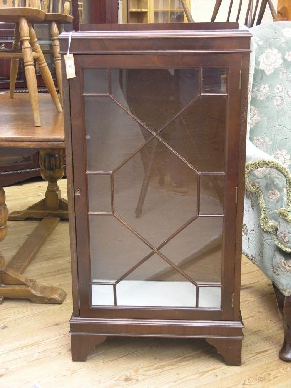 Appraisal: A reproduction mahogany veneered display cabinet two glass shelves enclosed