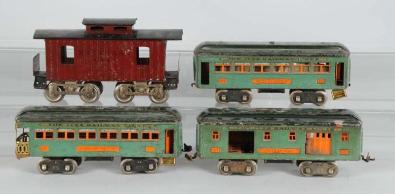 Appraisal: Lot of Lionel Standard Gauge Pieces Description Pre-war Includes three