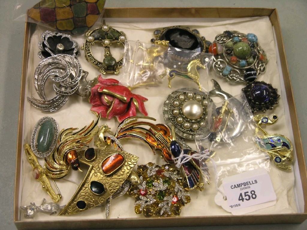 Appraisal: Twenty-six brooches various forms of decoration including applied and inset