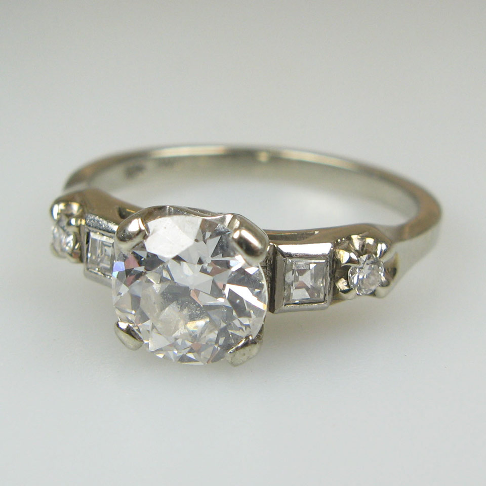 Appraisal: k White Gold Ring set with a European cut diamond