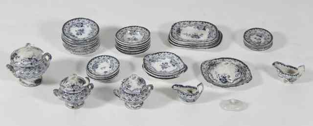 Appraisal: A doll's blue and white dinner service