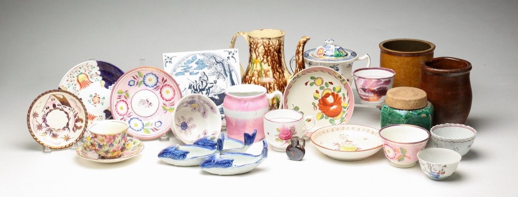 Appraisal: GROUP OF MISCELLANEOUS PORCELAIN AND POTTERY Twentieth century Twenty three