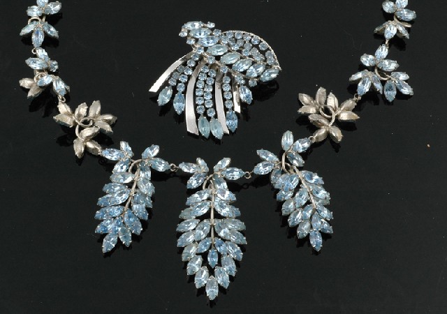 Appraisal: A vintage costume necklace earring and brooch suite by Simpson