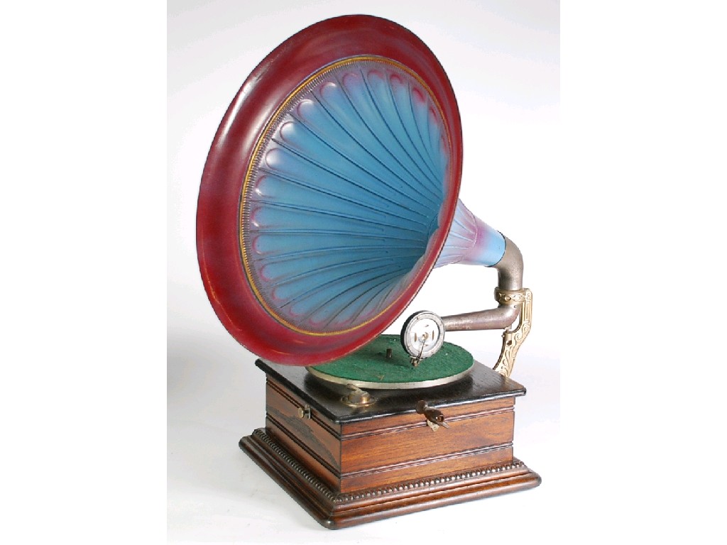 Appraisal: 's GRAMOPHONE with oak turn table support and winding handle