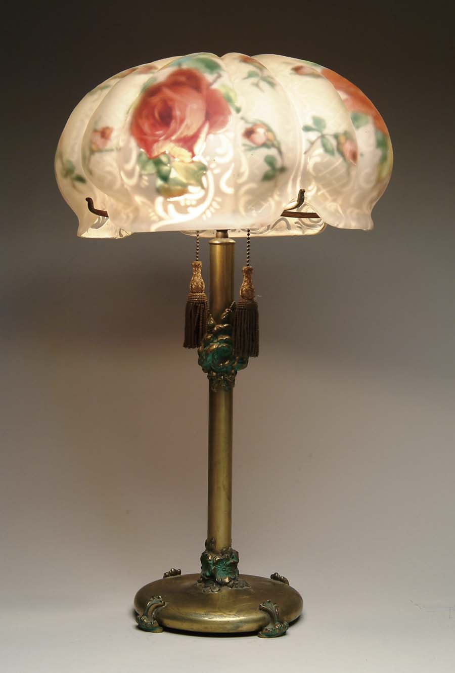 Appraisal: PAIRPOINT ROSE LAMP Fantastic Pairpoint lamp has large Venice shade