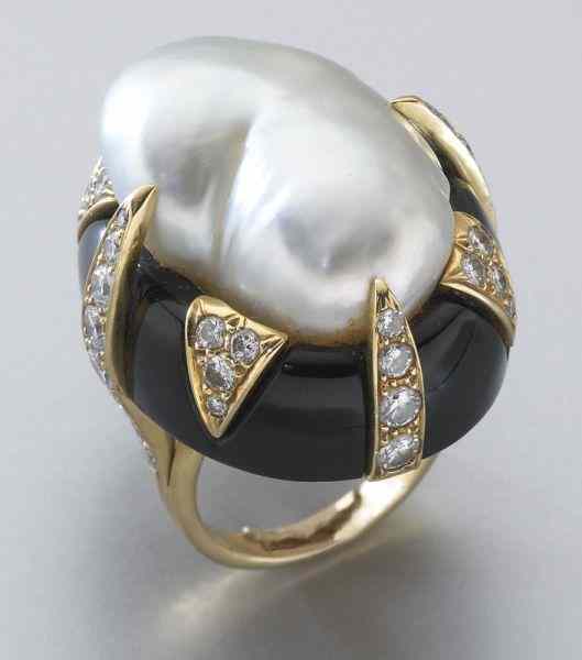 Appraisal: K gold diamond black onyx and pearl ringfeaturing a central