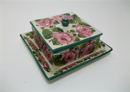 Appraisal: WEMYSS HONEYCOMB BOX COVER TRAY CIRCA decorated by James Sharp