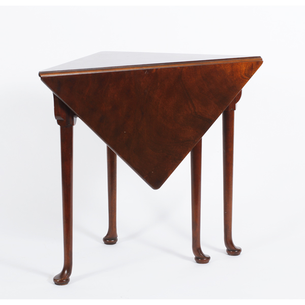 Appraisal: Queen Anne gate leg handkerchief corner table