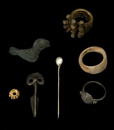 Appraisal: Assorted Group of Three Rings a Stick Pin a Gold