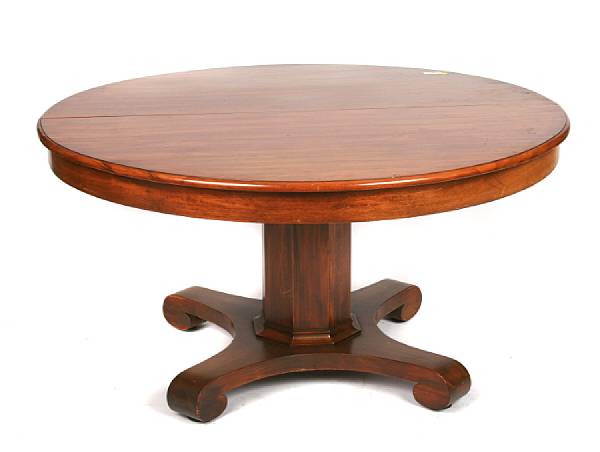 Appraisal: An American Victorian mahogany extension dining table with two leaves