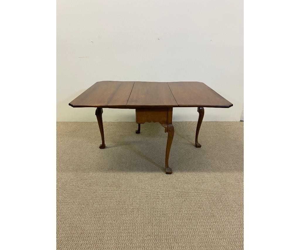 Appraisal: Delaware Valley Chippendale walnut drop leaf table circa h x