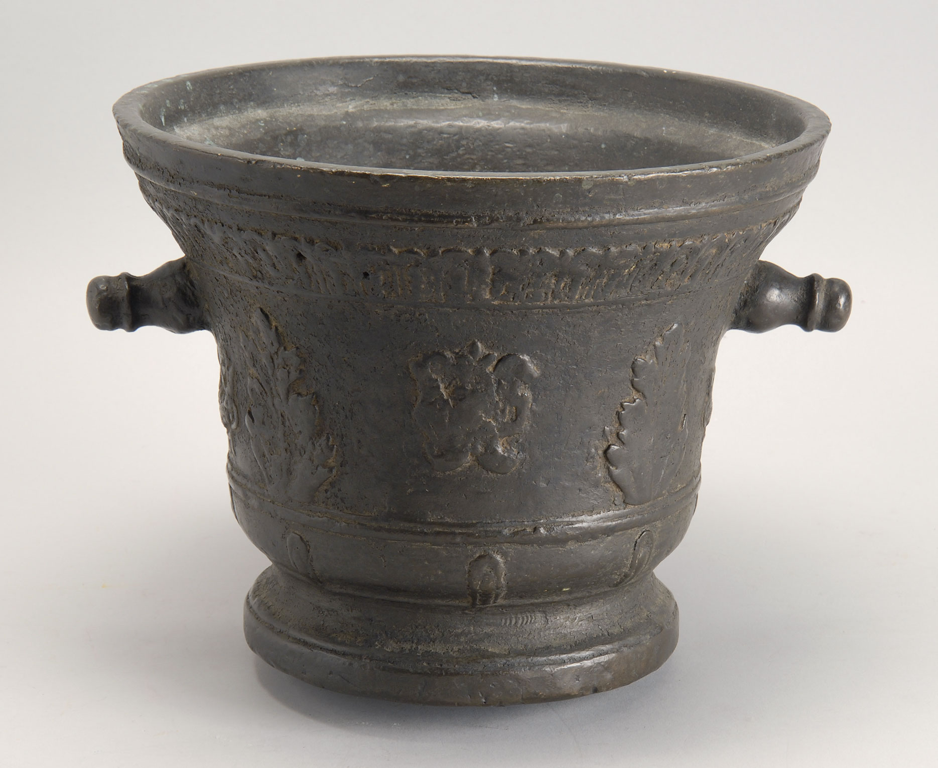 Appraisal: LARGE EUROPEAN BRONZE MORTAR th CenturyWith relief foliate decoration Height