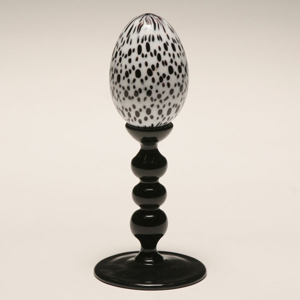 Appraisal: Venini Italia Murano egg form art glass sculpture on base