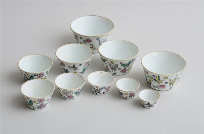 Appraisal: NEST OF TEN CHINESE FAMILLE ROSE PORCELAIN BOWLS With pseudo