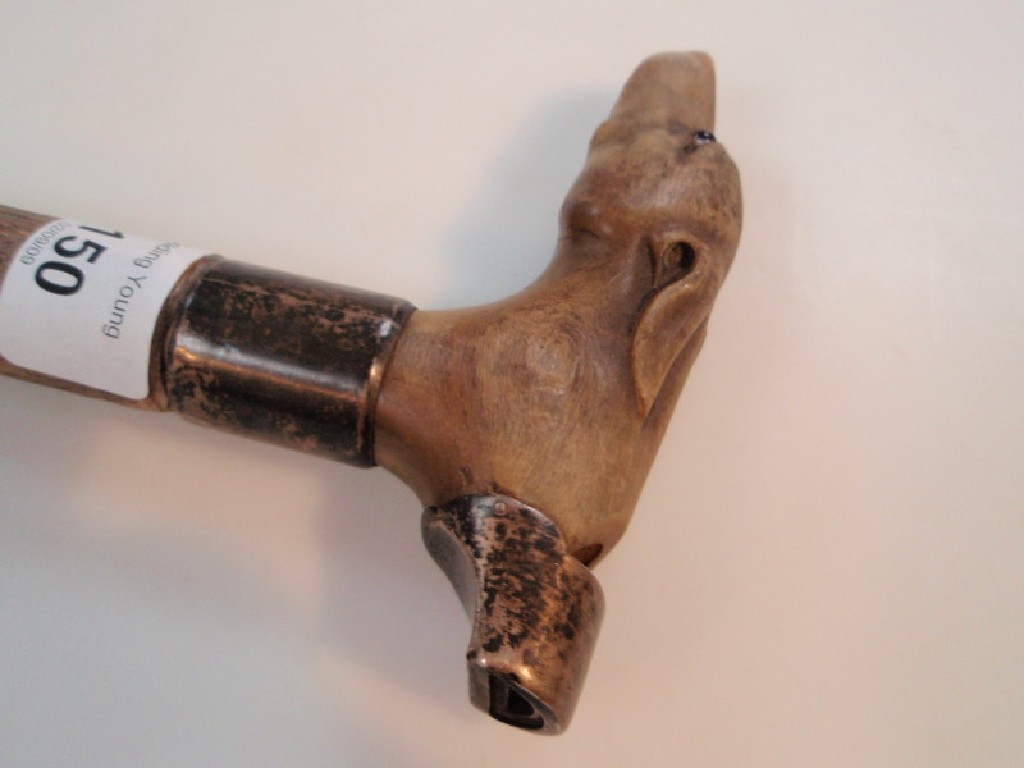 Appraisal: A carved horn walking stick handle in the form of