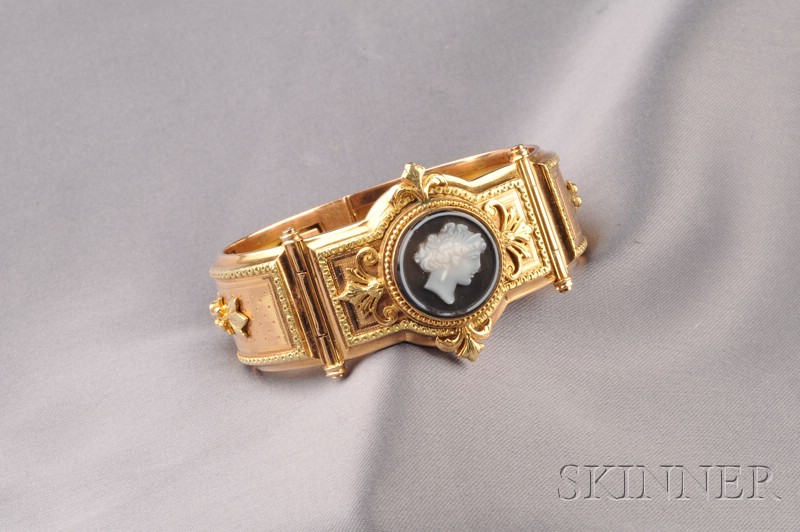 Appraisal: Antique kt Bicolor Gold and Hardstone Cameo Bracelet France the