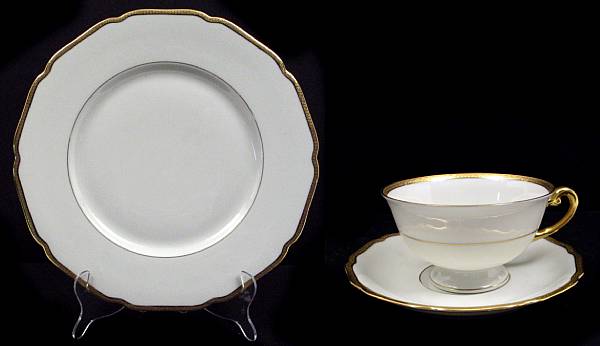 Appraisal: A Bavarian porcelain part dinner service In the Lucretia pattern