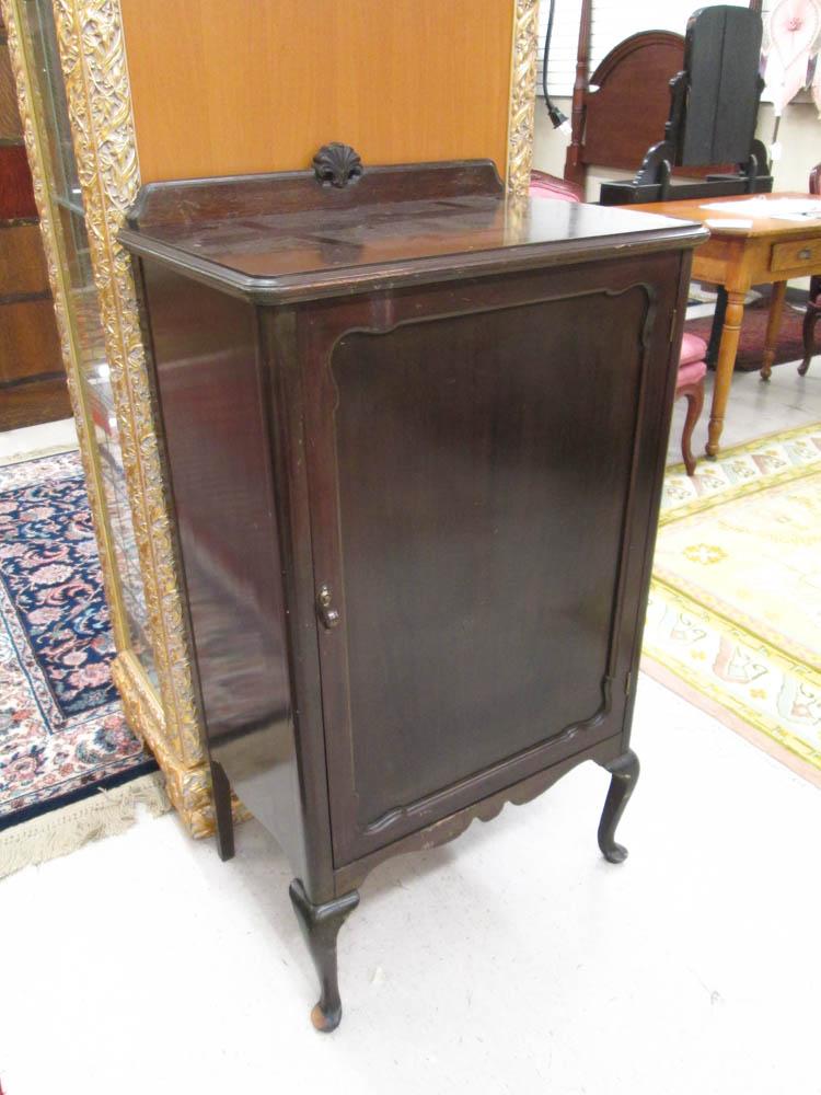 Appraisal: MAHOGANY MUSIC CABINET American c the panel door opening to