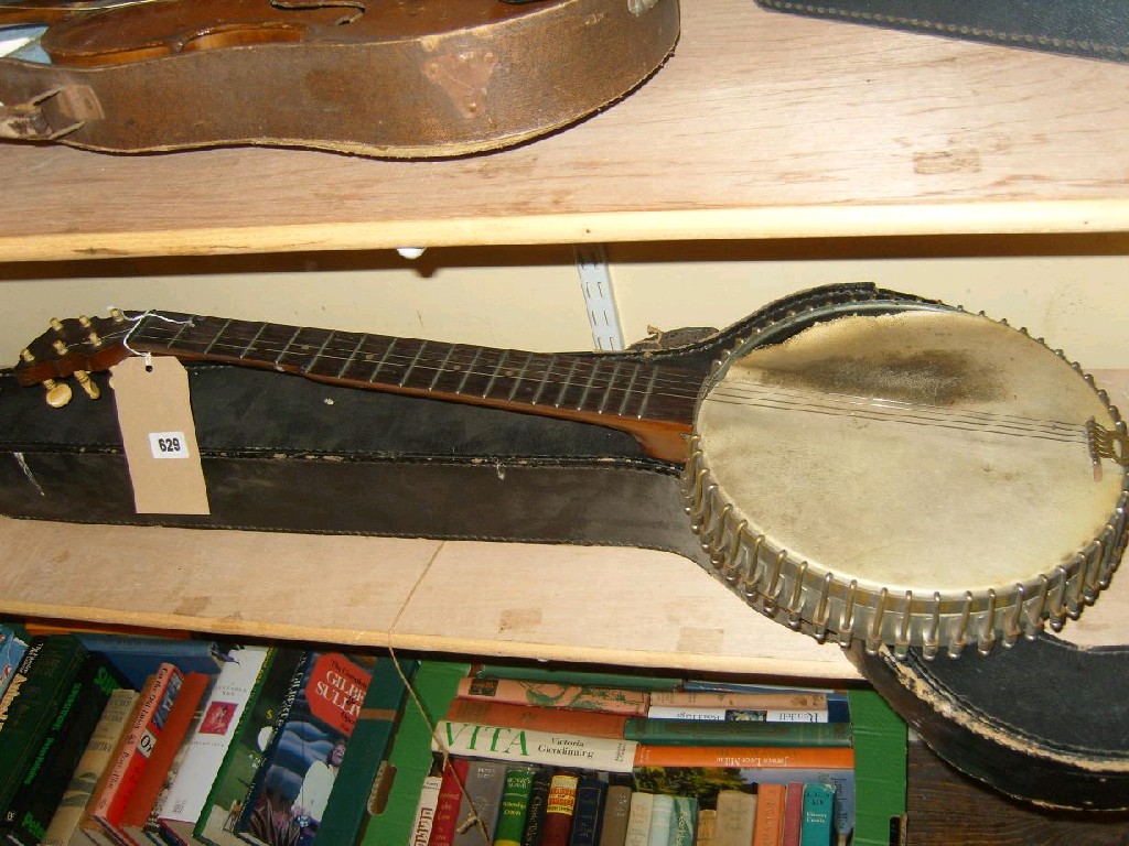 Appraisal: A cased banjo