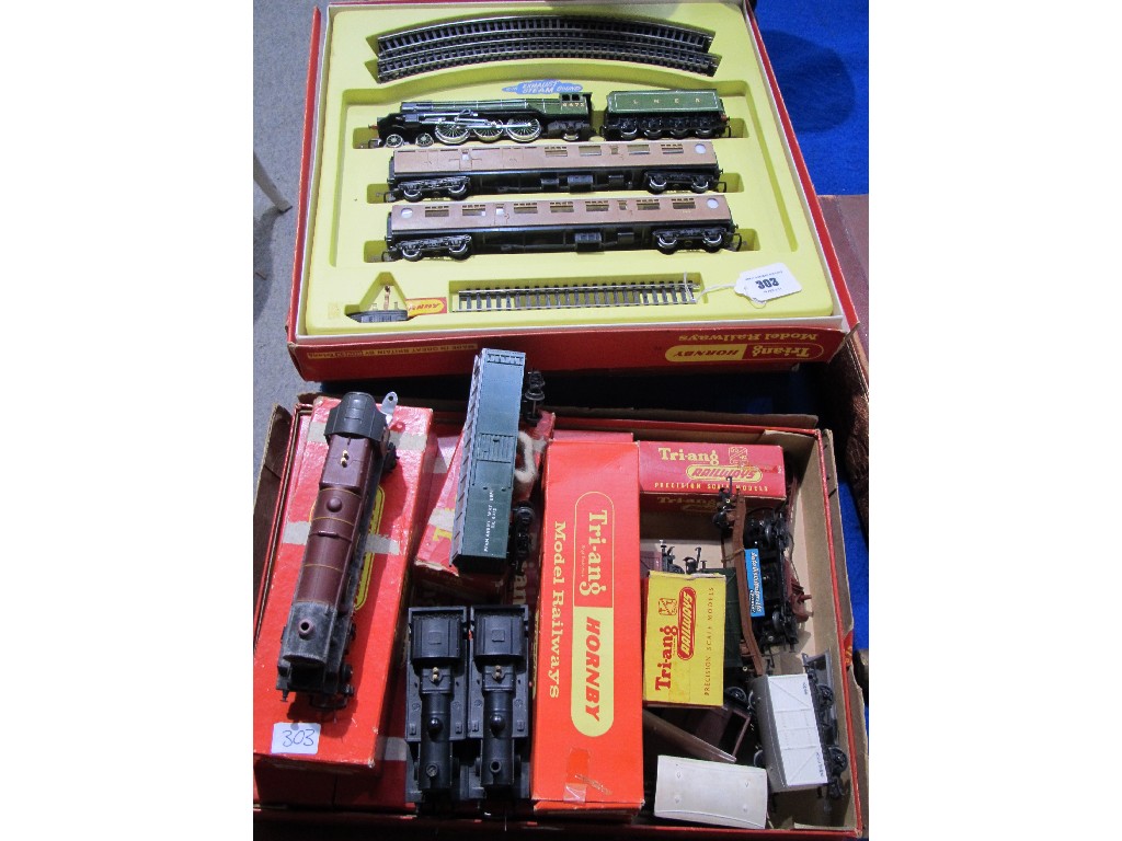 Appraisal: Lot comprising Hornby train set 'Flying Scotsman' other engines and