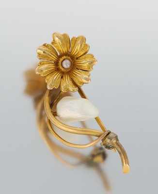 Appraisal: A Delicate Flower Brooch k yellow gold flower brooch set