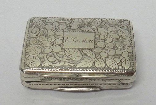 Appraisal: A silver rectangular vinaigrette with a scroll pierced grille the