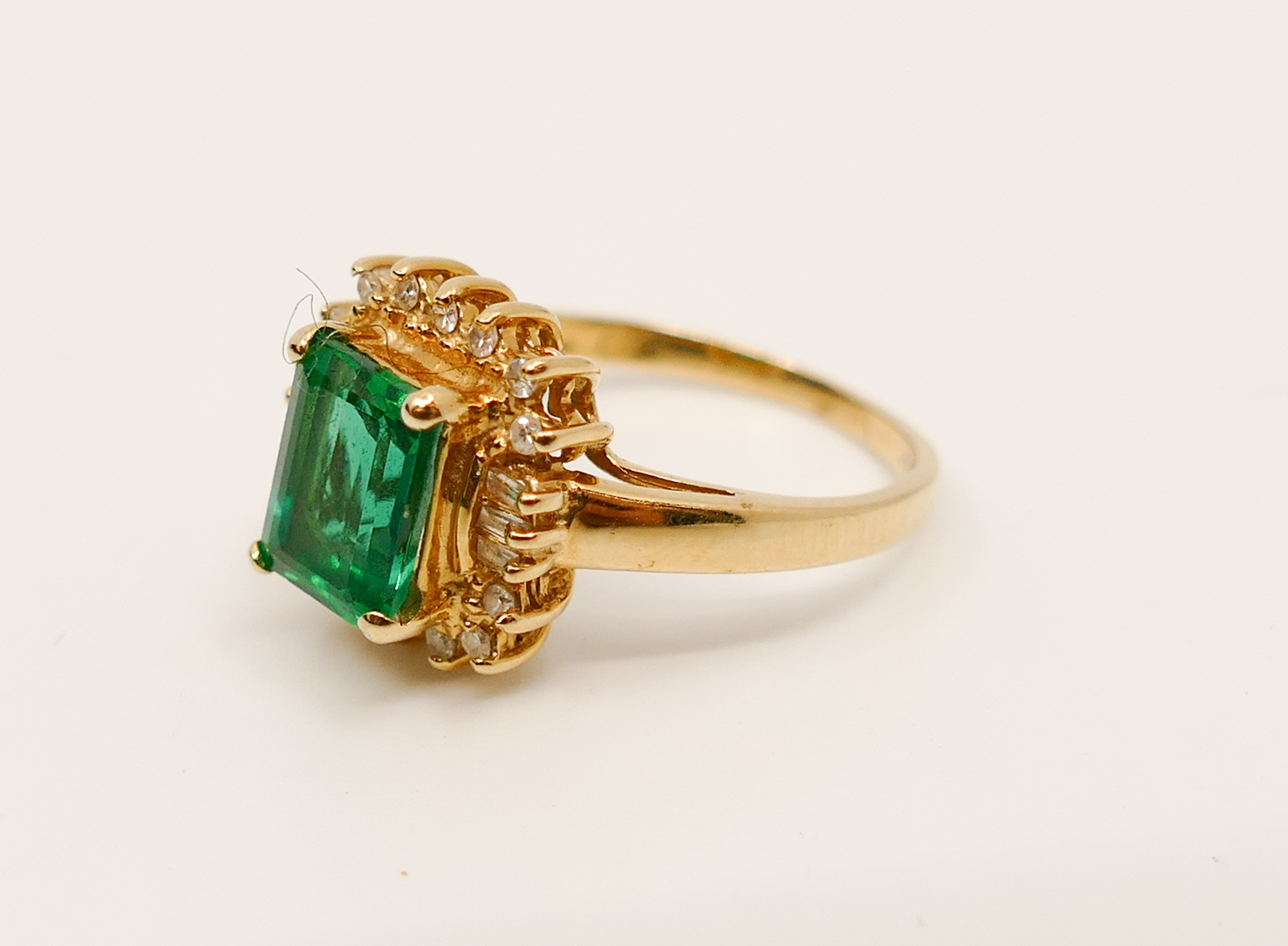 Appraisal: K Diamond Green Stone Ring- g