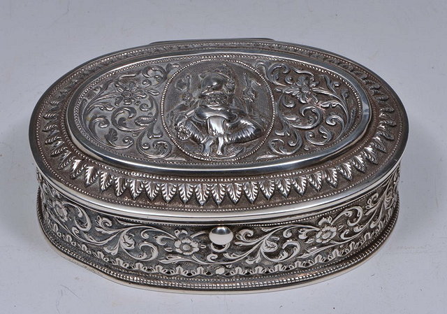 Appraisal: AN INDIAN SILVER TRINKET OR PAN BOX Bhuj Omersee Mawjee