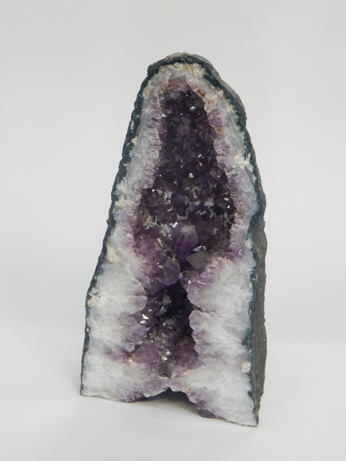 Appraisal: A large amethyst quartz geode cm high