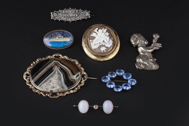 Appraisal: A COLLECTION OF VICTORIAN AND LATER BROOCHES comprising a Victorian