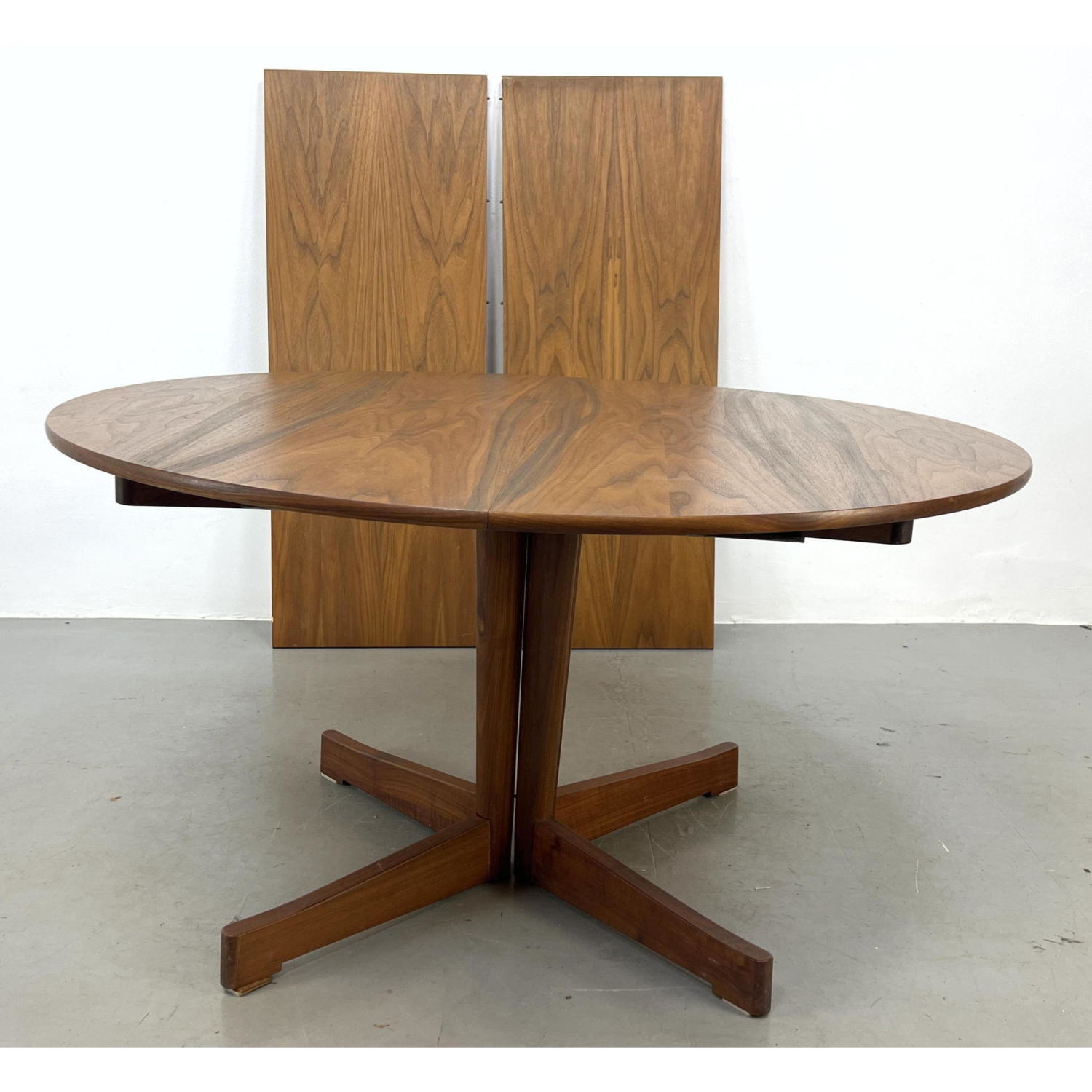 Appraisal: Danish Modern Round Teak Dining table Dimensions H inches W