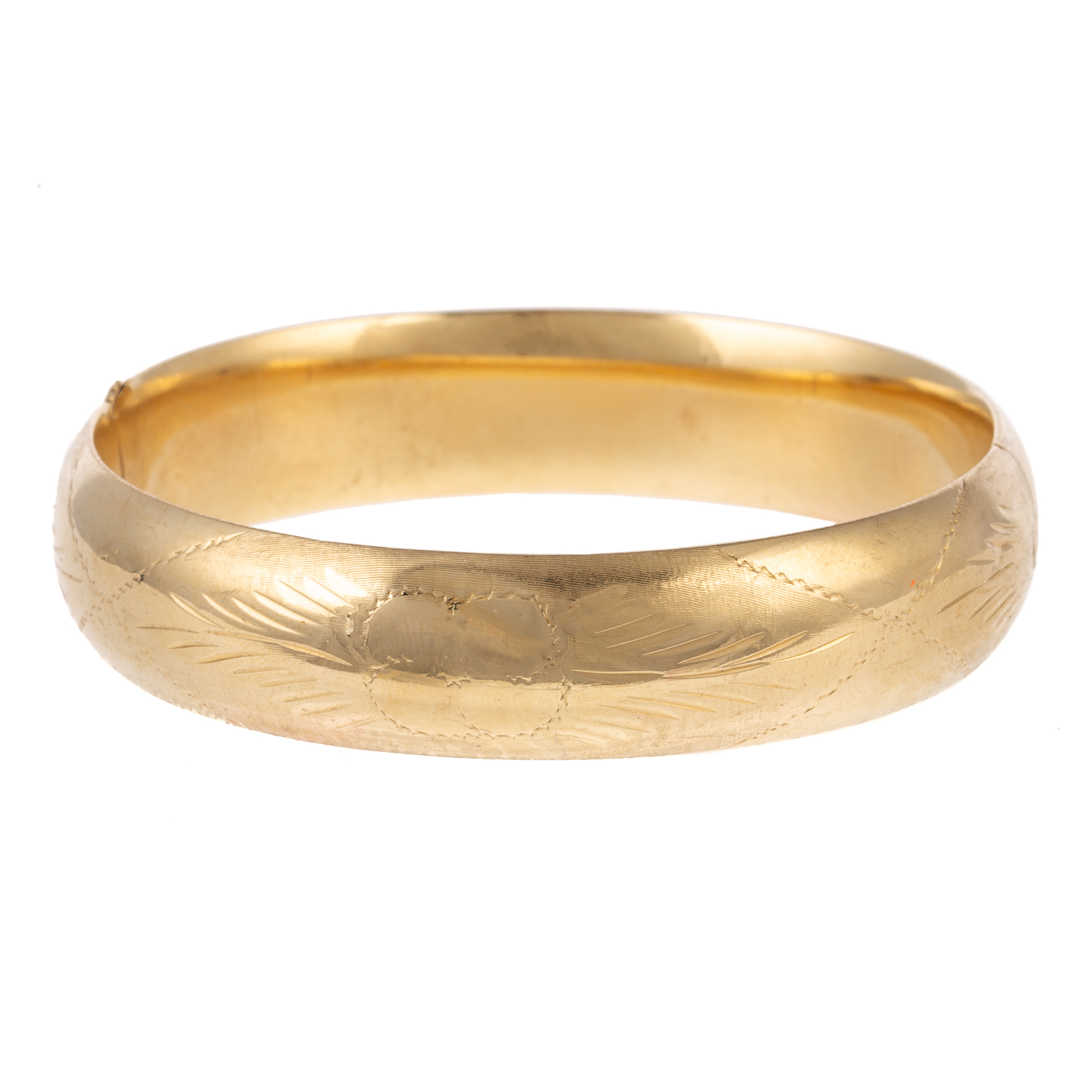 Appraisal: AN ENGRAVED VINTAGE BANGLE IN K K yellow gold bangle