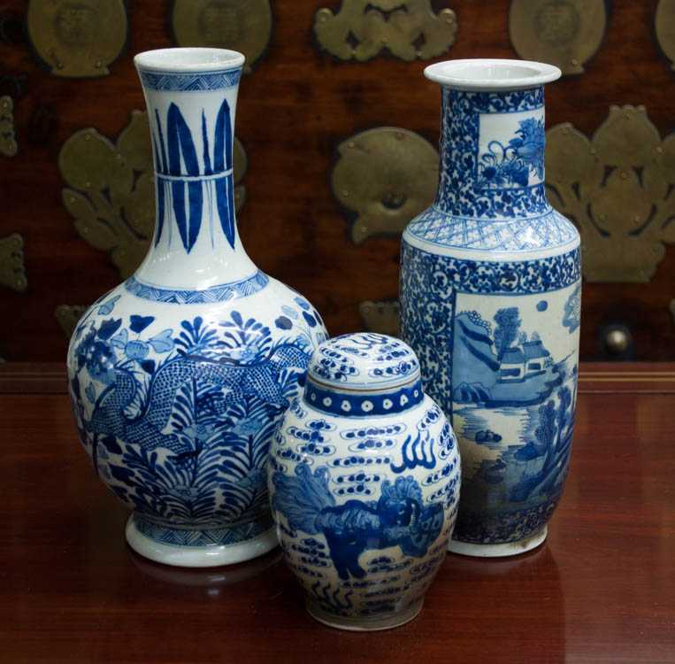 Appraisal: THREE CHINESE BLUE AND WHITE PORCELAIN VESSELS vase rouleau form