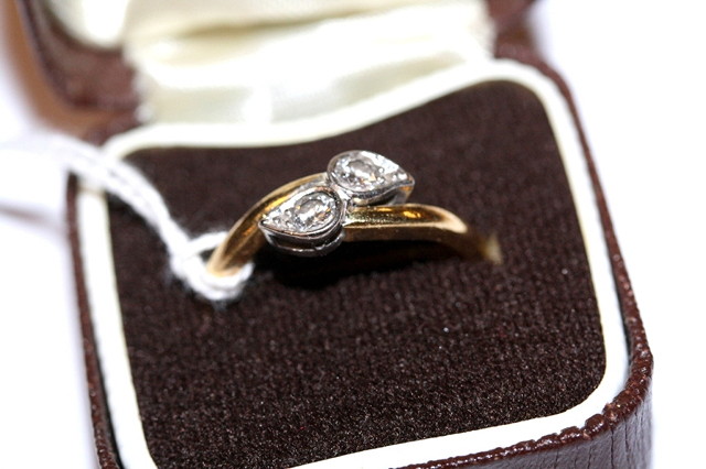 Appraisal: A DIAMOND SET CROSS OVER RING pear shaped mounts set