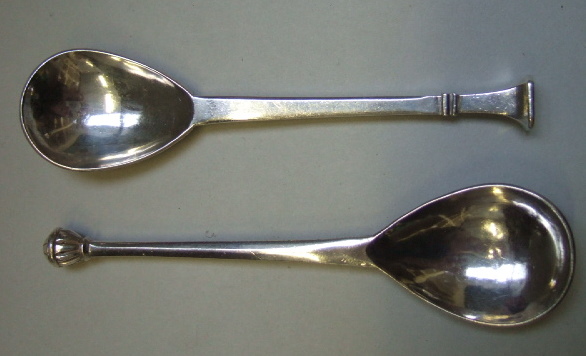 Appraisal: A silver spoon with a fig shaped bowl and with