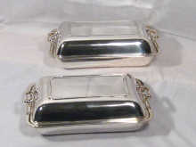 Appraisal: A pair of Elkington silver plated entree dishes